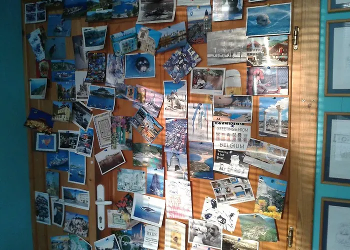 The Colourful Mansion מלון