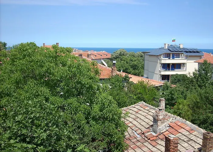 מלון The Colourful Mansion 2*