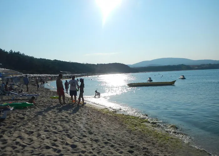 The Colourful Mansion אקהטופול