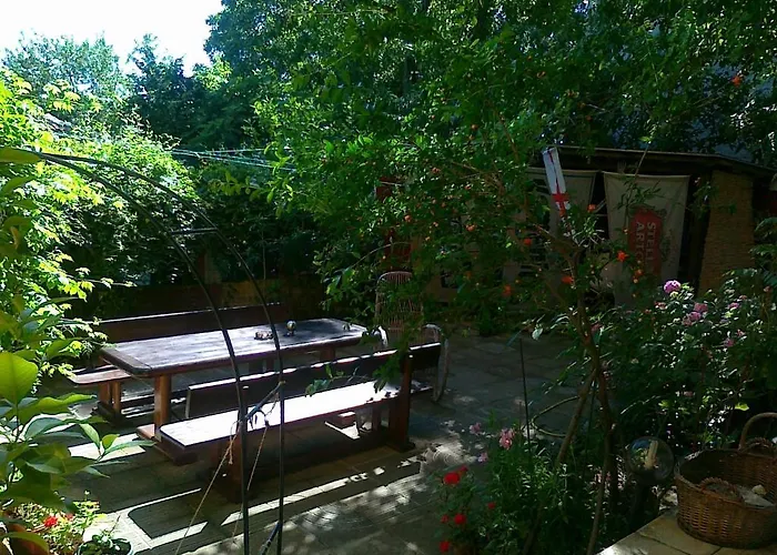 מלון The Colourful Mansion 2*