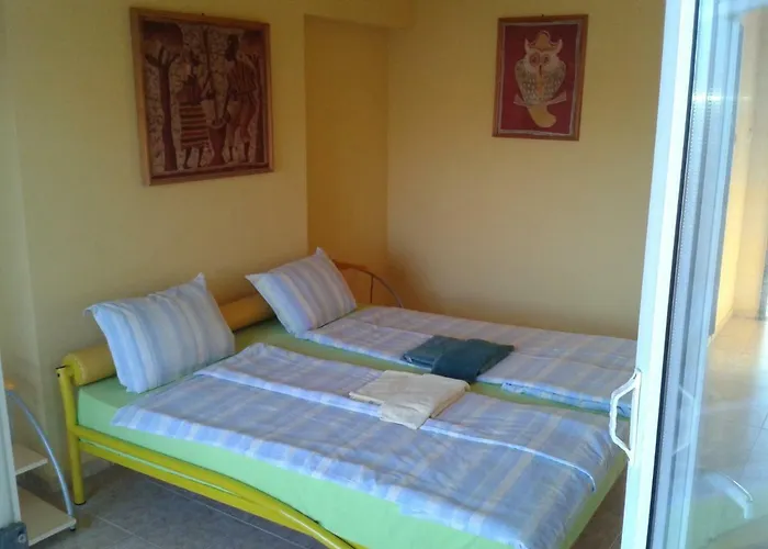 The Colourful Mansion אקהטופול