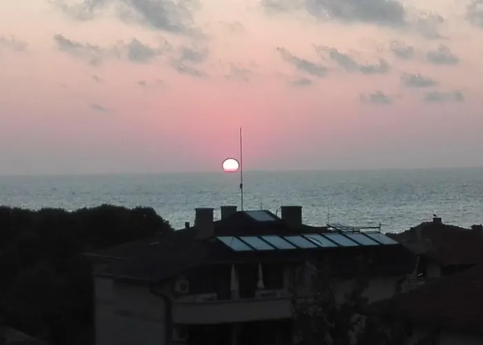 The Colourful Mansion מלון