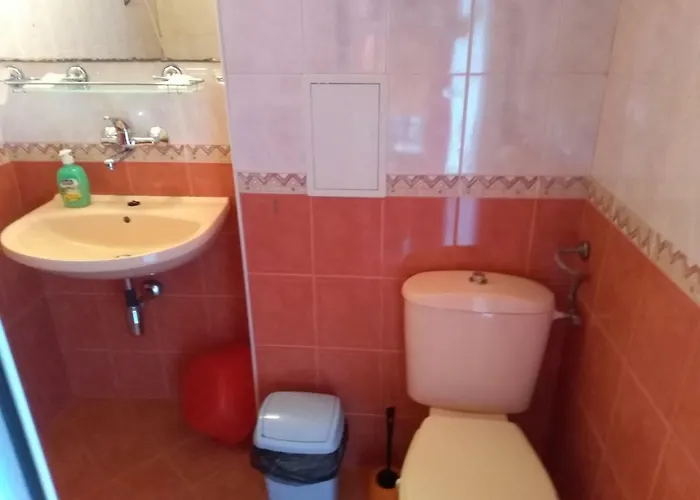 The Colourful Mansion 2* אקהטופול