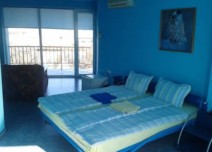 The Colourful Mansion אקהטופול